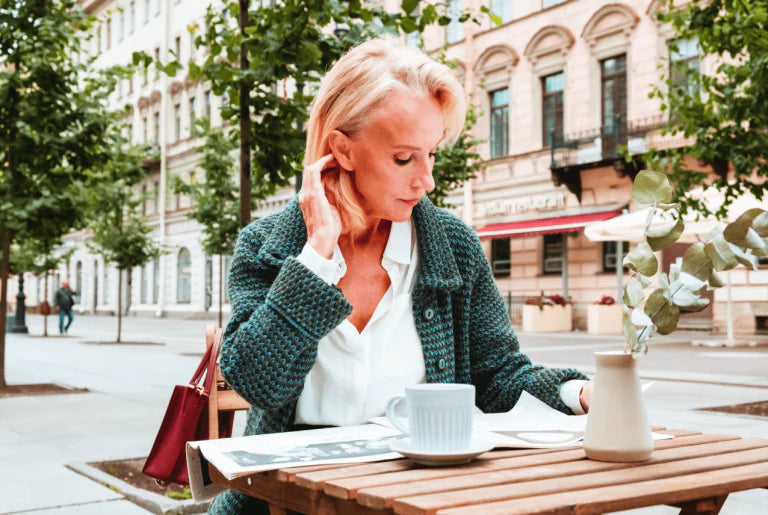 The Ultimate Guide to Menopause Light Therapy: Benefits, Devices and Research
